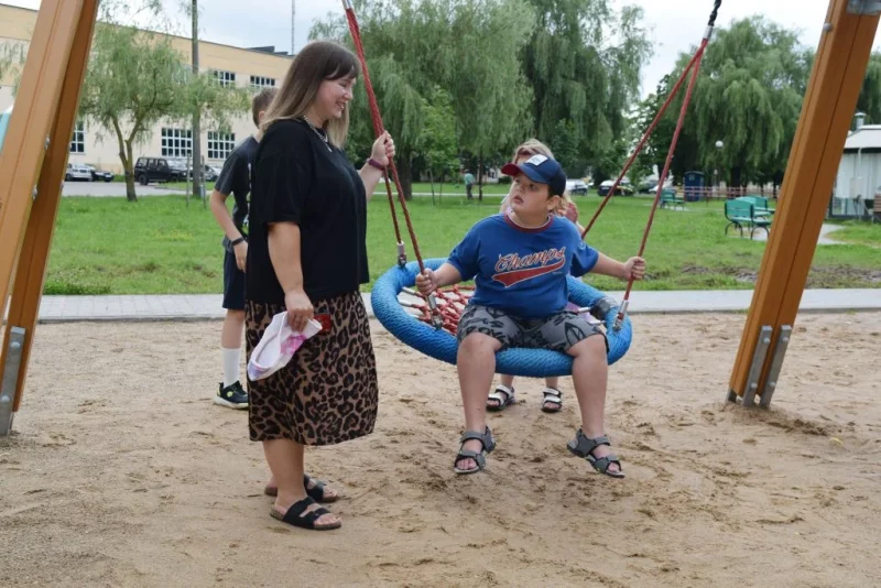В Гродно открыли новую инклюзивную площадку. Гродненцы советуют, где еще нужны игровые зоны