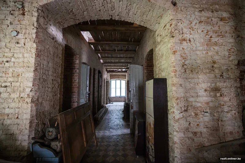 Усадьба Сегеней в Красках принимает посетителей, но попасть внутрь не получится