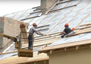 Крыша находится в России. Жители дома на Фолюше в Гродно жалуются на капитальный ремонт