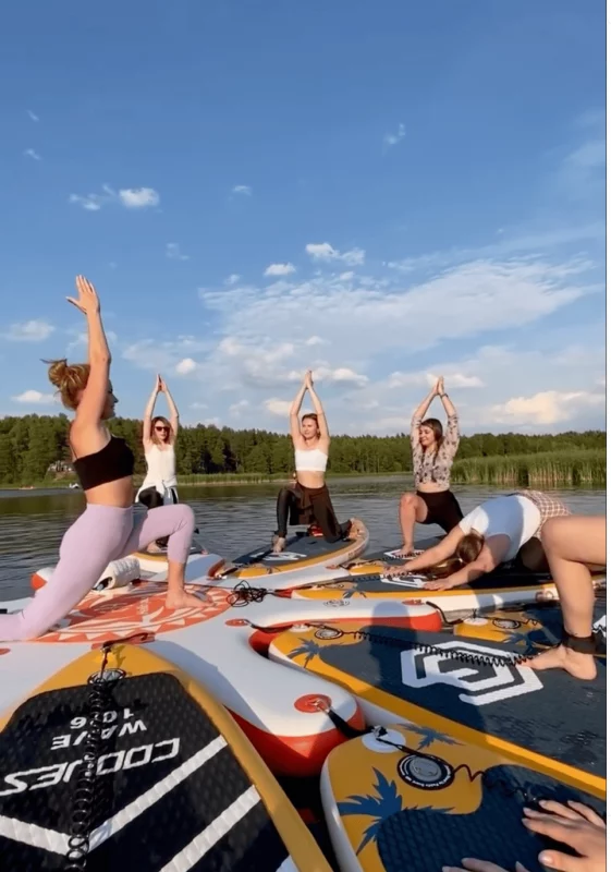 Гродненец проводит чайные церемонии и йогу на воде 