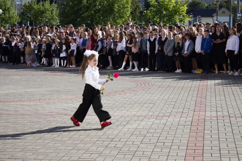 «Директор искала по классам букет для чиновников». Что учителя делают с подаренными на 1 сентября цветами и какие есть альтернативы? цветы на 1 сентября в Гродно