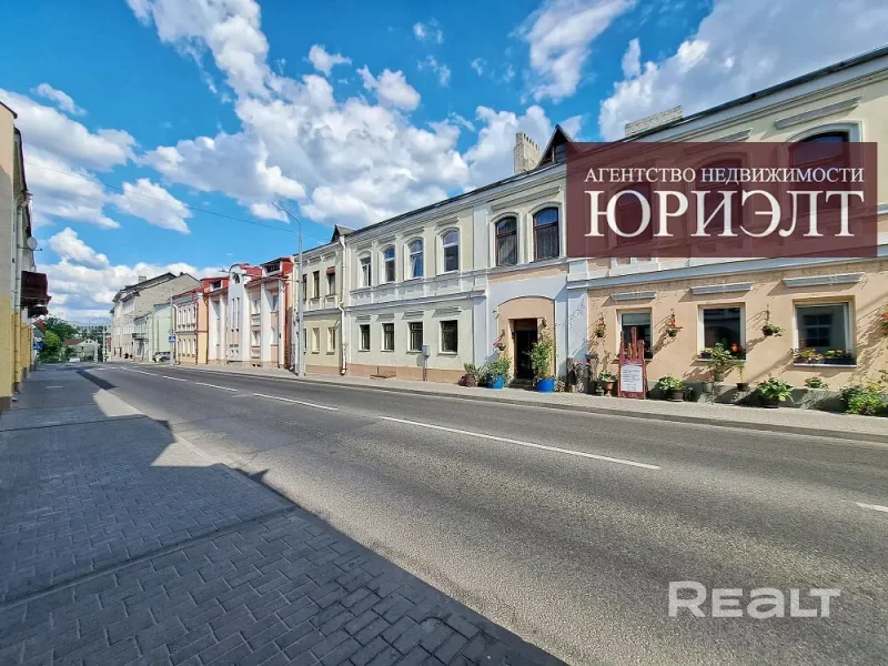 Недвижимость недели: продают квартиру на одной из центральных улиц Гродно - много диванов и тихий двор квартира на большой троицкой