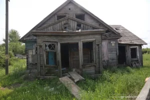 В Ошмянах пустует и разрушается дом, но снести его нельзя. Почему? В Ошмянах пустует и разрушается дом, но снести его нельзя. Почему?