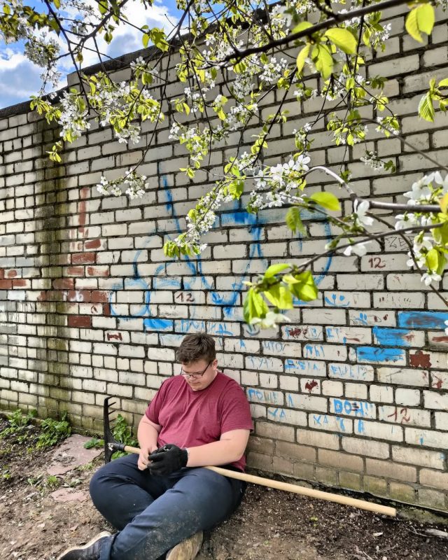 «Я как продавец ночнушек, мне нужны большие бабки». Ролики рэпера из Гродно вирусятся в TikTok 