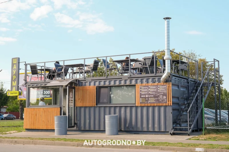 У Гродне адкрылася шаўрмічная з тэрасай на даху. Яе палюбілі кіроўцы