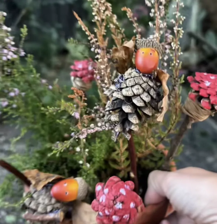 Листопад в банке, стрекозы из “носиков” и мухоморы из желудей: 12 осенних поделок для школы и детского сада - от простых до сложных