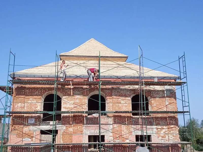 В Изабелин почти закончили восстанавливать крышу синагоги В Изабелин почти закончили восстанавливать крышу синагоги