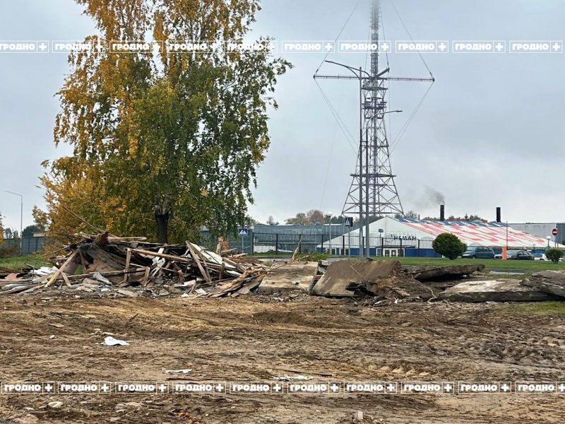 У Гродне зносяць аварыйныя гаражы на вуліцы Гаспадарчай: што будзе на іх месцы?