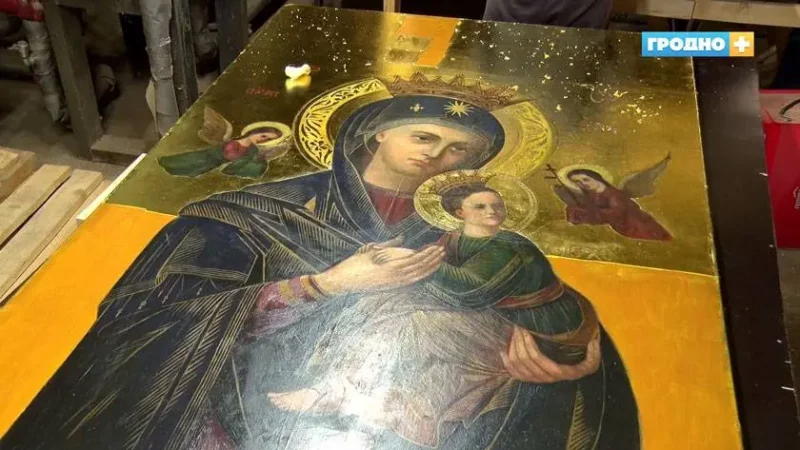 В Фарном костеле реставрируют икону Неустанной Помощи – специалистам нужно восстановить еще пять алтарей В Фарном костеле реставрируют икону Неустанной Помощи – специалистам нужно восстановить еще пять алтарей