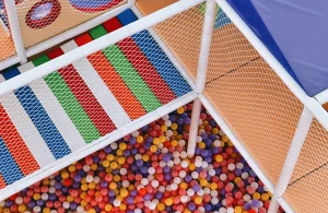 В Гродно мальчик получил травму в лабиринте: развлекательный центр выплатит моральный ущерб Детский игровой центр