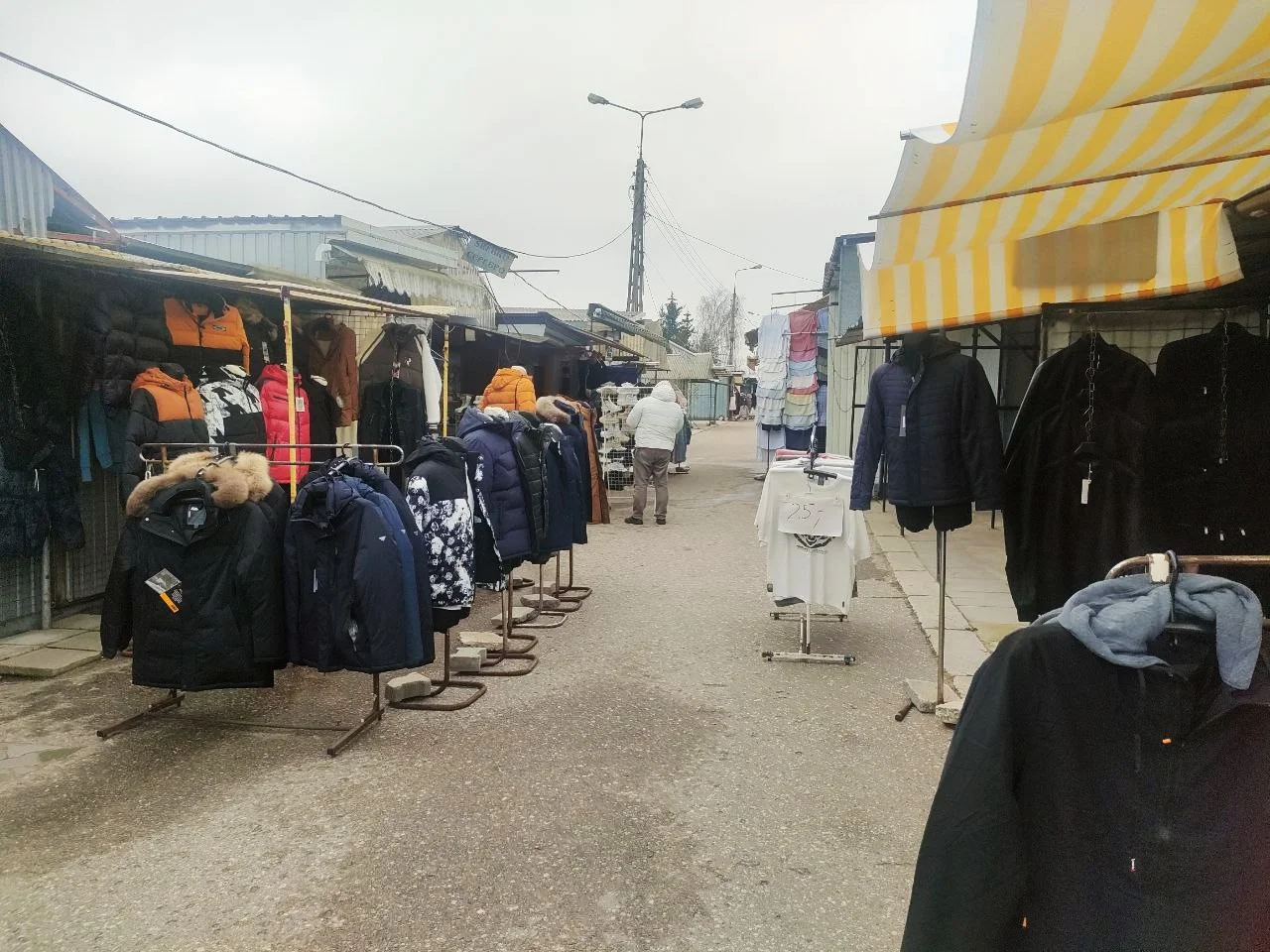 „Без белорусов трудно“. Как Кавалерийский рынок в Белостоке (не) оживает после открытия границ