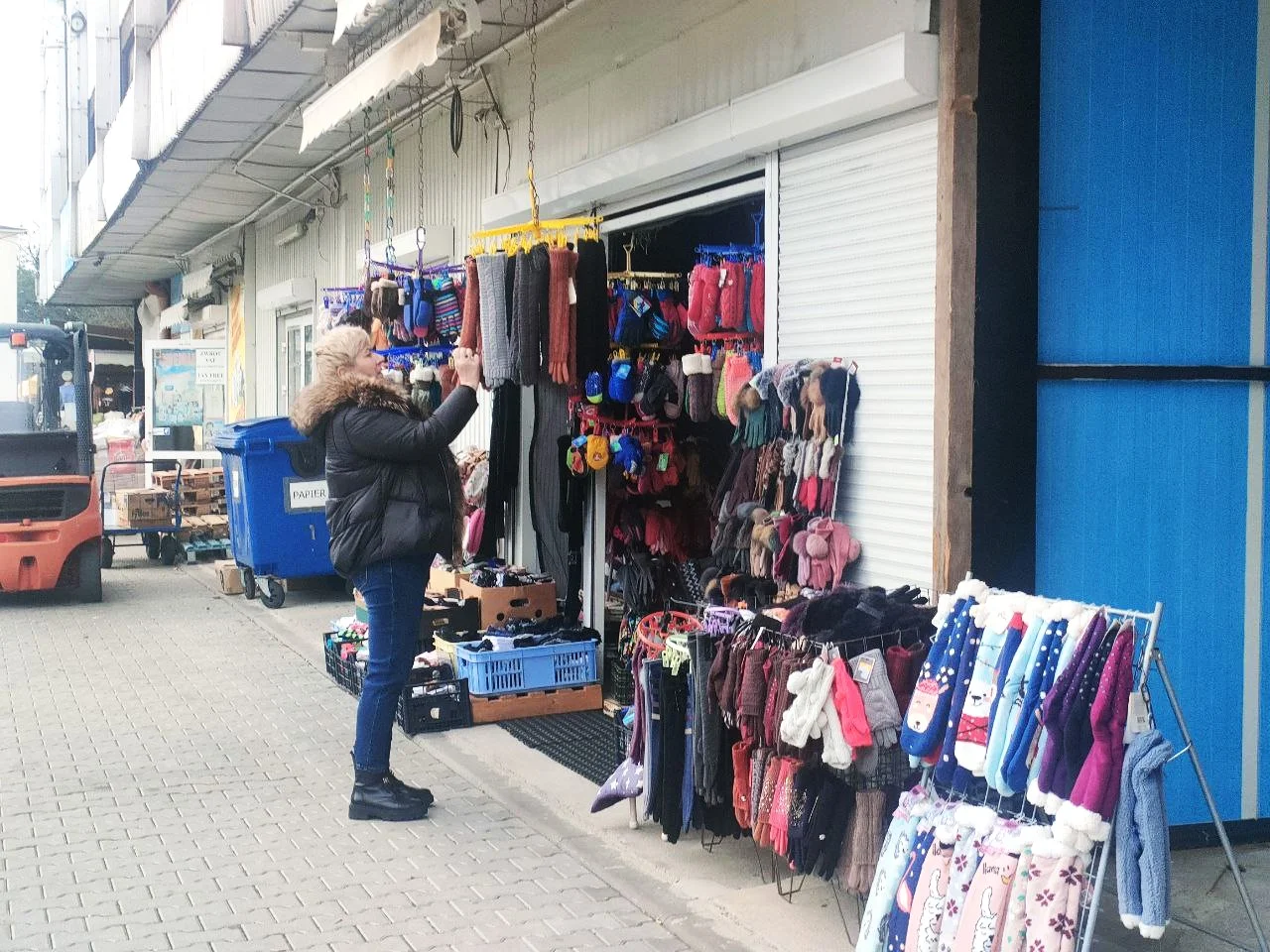 „Без белорусов трудно“. Как Кавалерийский рынок в Белостоке (не) оживает после открытия границ