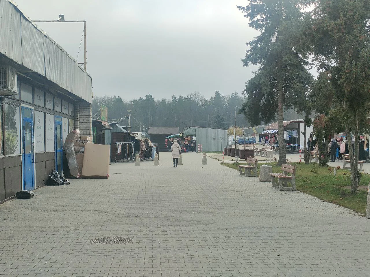 „Без белорусов трудно“. Как Кавалерийский рынок в Белостоке (не) оживает после открытия границ