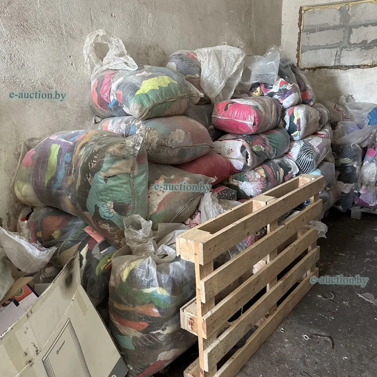 Сэконд-хэнд. Фото: e-auction.by