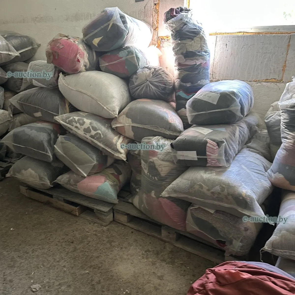 Сэконд-хэнд. Фото: e-auction.by