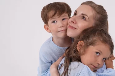 «Видео оторваны от реальной жизни». Что не так с пропагандой деторождения в Беларуси