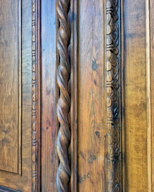 В бывшем кожвене на Василька восстановили старинные двери