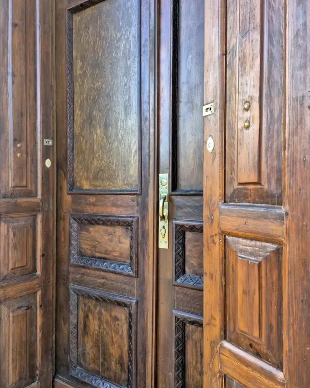 В бывшем кожвене на Василька восстановили старинные двери