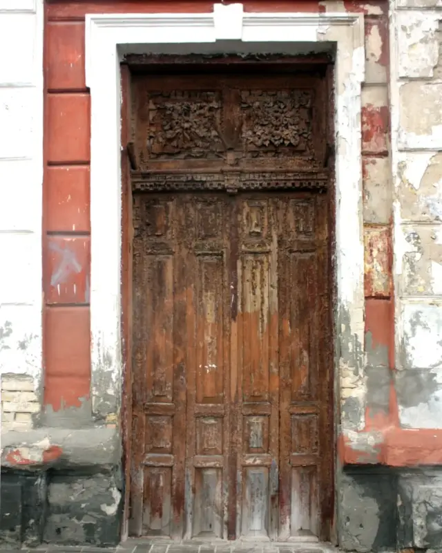 В бывшем кожвене на Василька восстановили старинные двери