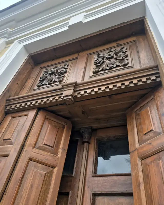 В бывшем кожвене на Василька восстановили старинные двери