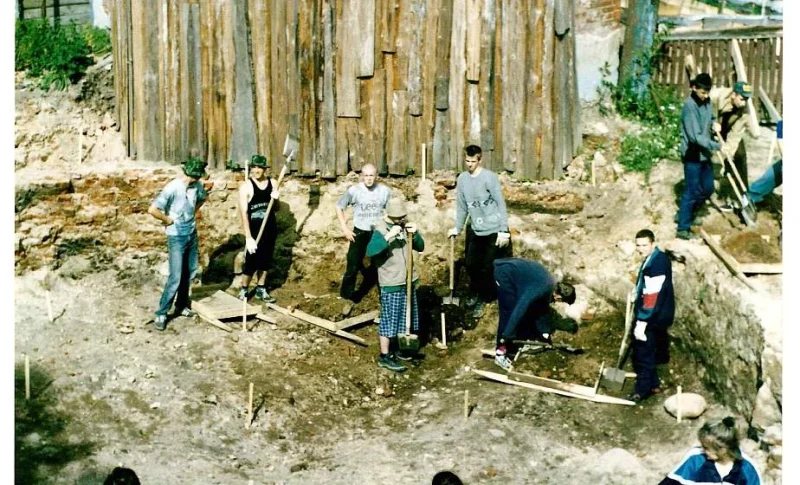 В Новогрудке археологи обнаружили фундамент XVIII века (обновлено)