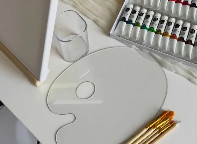 В Гродно открылась Mona art studio. Там можно рисовать и праздновать Mona art studio.