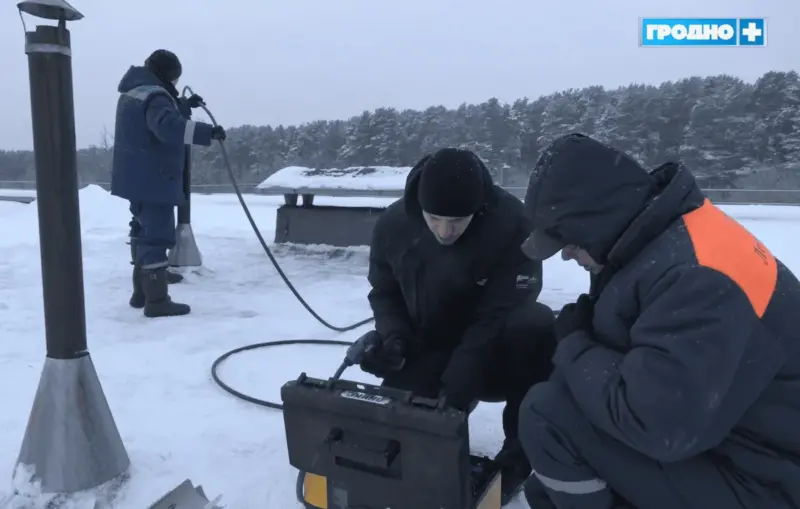 В Гродно должникам по коммуналке перекрывают доступ к канализации — ставят заглушки В Гродно должникам по коммуналке перекрывают доступ к канализации — ставят заглушки