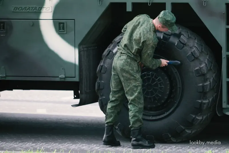 Пропагандисты спорят из-за коллеги — она возмущалась, что сына-студента призывают в армию армия беларуси техника