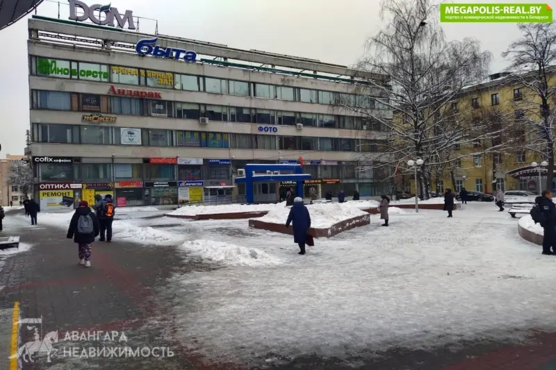Дом быту ў Гродне і такі ж гандлёвы цэнтр у Мінску