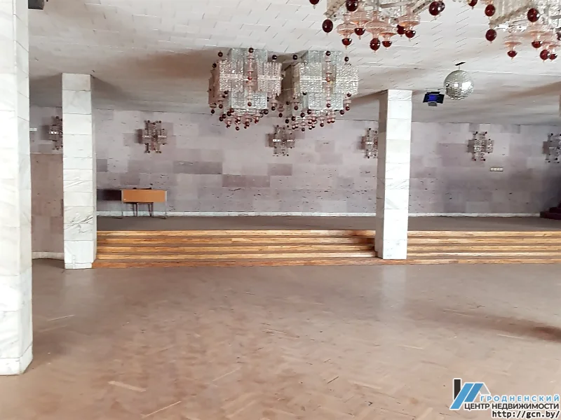 Над бомбоубежищем и с самым большим панно. В Гродно продают корпус “Радиоволны”