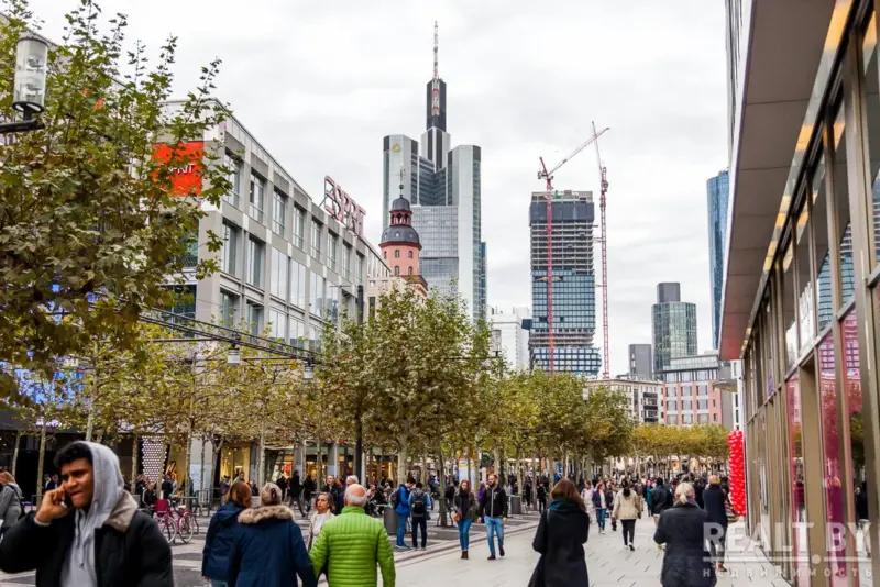 "Вельмі вясёленькая" рэканструкцыя ад Сямашкі. Чаму ў Гродне гадамі не могуць вырашыць, што рабіць з Домам быту