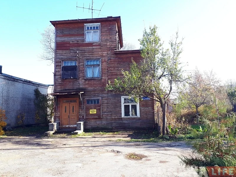 Пытались спасти и продавали с аукциона. В Гродно все же снесли редкий деревянный дом 1930-х годов