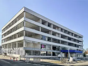 В Гродно открывается новое место - отель и хостел “Дзен” Реконструкция Дома быта в Гродно. Март 2026. Фото: Alex First, Unsplash