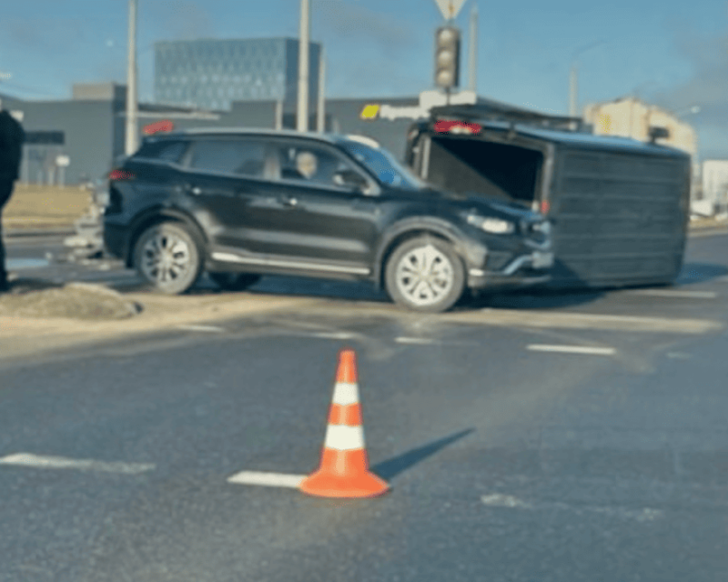 В Гродно перевернулся катафалк — гроб выпал на дорогу (обновлено)