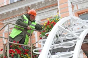 Власти решили спросить у гродненцев, оставлять ли цветочные арки на Советской Власти решили спросить у гродненцев, оставлять ли цветочные арки на Советской