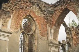 Руины костела в Яловке. Фото: Hrodna.life