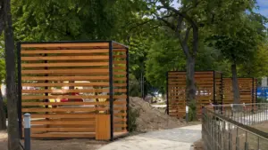 В сквере на Дарвина продолжается благоустройство. Гродненцы снова раскритиковали новые беседки и ограждение Сквер Дарвина
