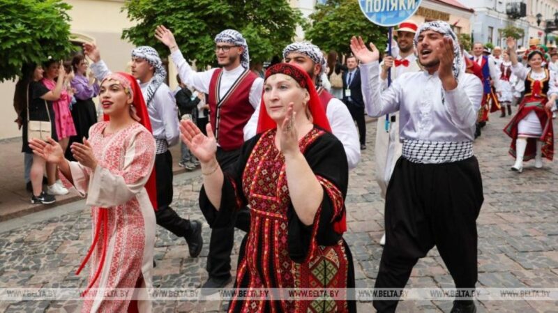 Более 40 национальностей, 100 мероприятий и выступление Лукашенко. В Гродно открылся юбилейный Фестиваль национальных культур