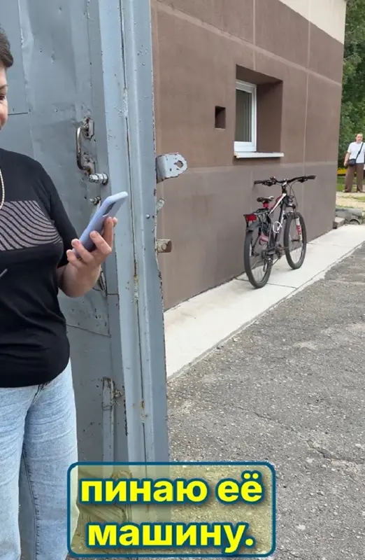 «Какая-то курва эта, б***дь». В Гродно разгорелся конфликт из-за парковки возле медуниверситета - вероятно, с его сотрудницей