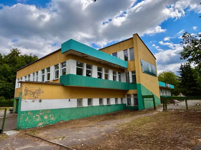 Аквапарк, отель или школа гребли? В Лиде продают «Дом охотника и рыболова», а горожане уже придумали ему применение 