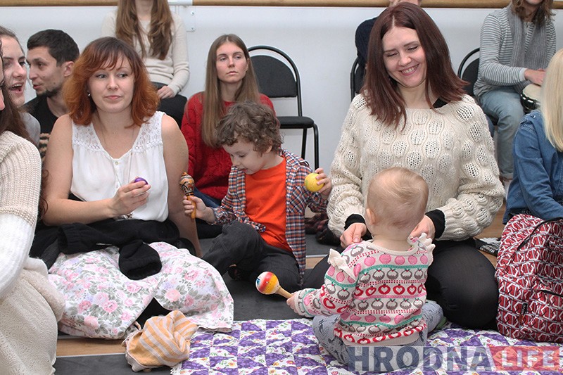 Мантры, танцы і мятная гарбата: як гродзенцы грэліся пад сонечны рэгі ад гурта “СолнцеОстров” Мантры, танцы і мятная гарбата: як гродзенцы грэліся пад сонечны рэгі ад гурта “СолнцеОстров”