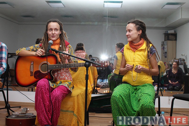 Мантры, танцы і мятная гарбата: як гродзенцы грэліся пад сонечны рэгі ад гурта “СолнцеОстров” Мантры, танцы і мятная гарбата: як гродзенцы грэліся пад сонечны рэгі ад гурта “СолнцеОстров”