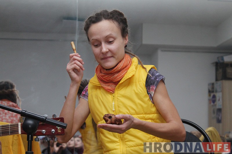 Мантры, танцы і мятная гарбата: як гродзенцы грэліся пад сонечны рэгі ад гурта “СолнцеОстров” Мантры, танцы і мятная гарбата: як гродзенцы грэліся пад сонечны рэгі ад гурта “СолнцеОстров”