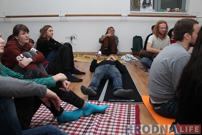 Мантры, танцы і мятная гарбата: як гродзенцы грэліся пад сонечны рэгі ад гурта “СолнцеОстров” Мантры, танцы і мятная гарбата: як гродзенцы грэліся пад сонечны рэгі ад гурта “СолнцеОстров”