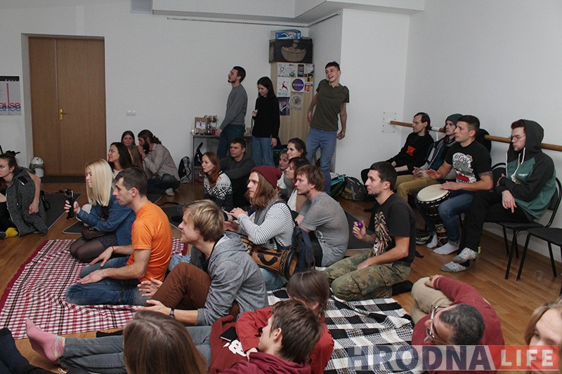 Мантры, танцы і мятная гарбата: як гродзенцы грэліся пад сонечны рэгі ад гурта “СолнцеОстров” Мантры, танцы і мятная гарбата: як гродзенцы грэліся пад сонечны рэгі ад гурта “СолнцеОстров”