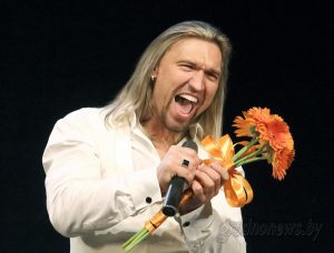 Пётр Елфімаў разам з залай праспяваў у Гродне хіты Уладзіміра Мулявіна