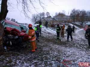 На Белуша машына на польскіх нумарах уляцела ў дрэва. Кіроўца памёр На Белуша машына на польскіх нумарах уляцела ў дрэва. Кіроўца памёр