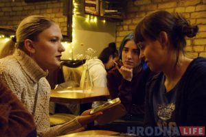 Круасаны, кава і гісторыі валанцёрства: у “Нашай каве” адсвяткавалі Дзень валанцёра