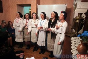 125 гадоў Багдановічу: у гродзенскім музеі паэта прачыталі «Пагоню» на сямі мовах 125 гадоў Багдановічу: у гродзенскім музеі паэта прачыталі «Пагоню» на сямі мовах