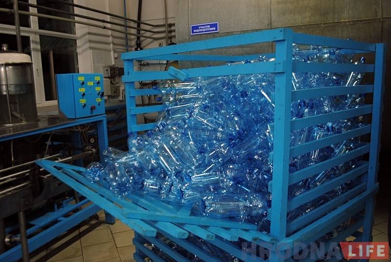 Напярэдадні Вадохрышча святары асвяцілі ў Парэччы 15 тысяч бутэлек вады Напярэдадні Вадохрышча святары асвяцілі ў Парэччы 15 тысяч бутэлек вады